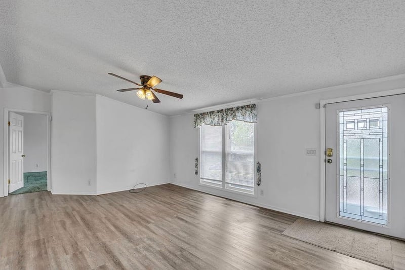 1529 Angelique St, St Joseph, MO 64501