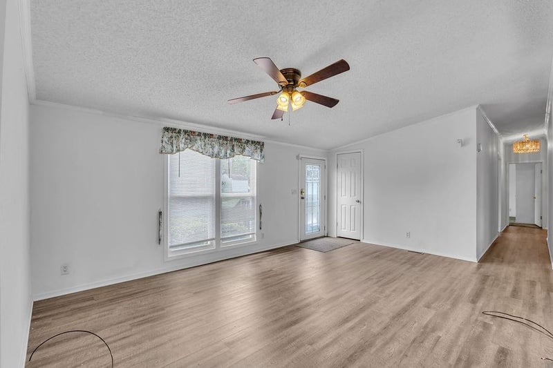 1529 Angelique St, St Joseph, MO 64501