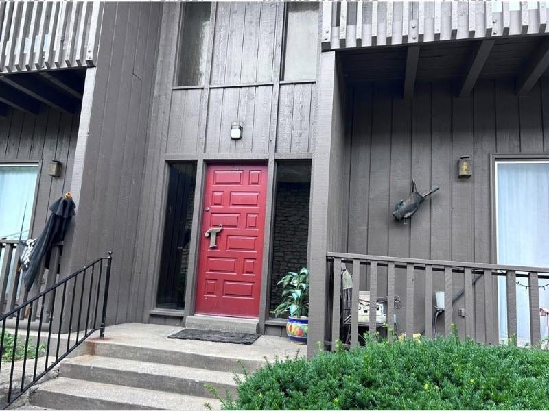 423 104th St #C, Kansas City, MO 64114