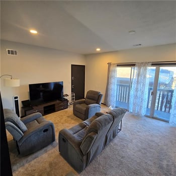 423 W 104th St #C, Kansas City, MO 64114