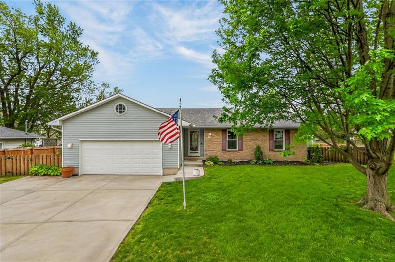 605 South St, Spring Hill, KS 66083