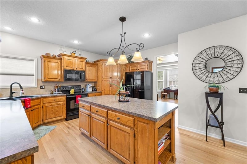 645 Mockingbird St, Gardner, KS 66030