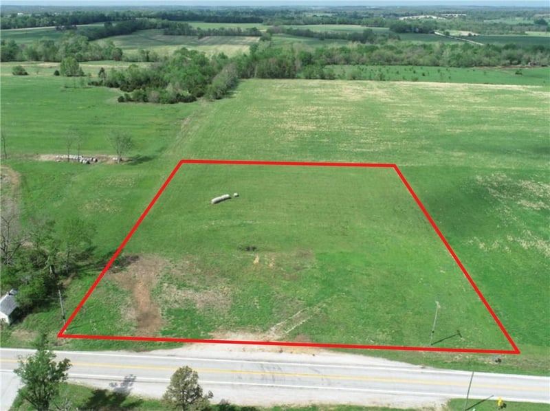 6777 32 Hw, El Dorado Springs, MO 64744