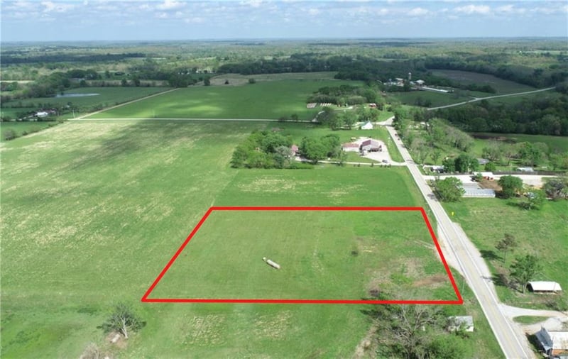 6777 32 Hw, El Dorado Springs, MO 64744