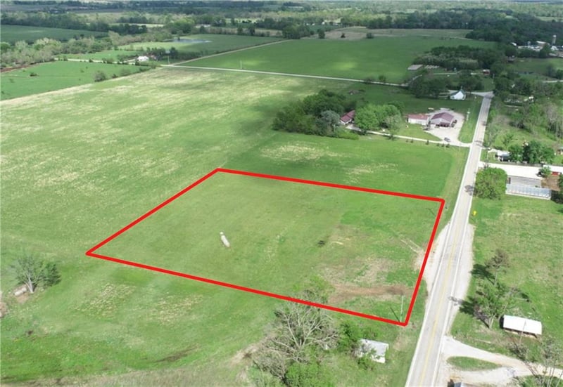 6777 32 Hw, El Dorado Springs, MO 64744