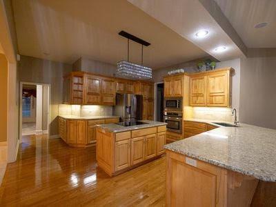 2315 Smokey Hill Dr, Lee's Summit, MO 64086