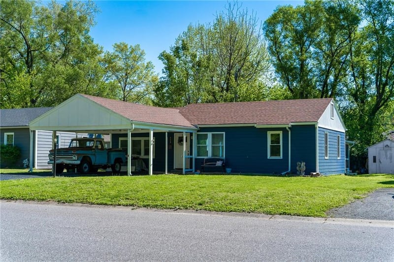 115 Spring Valley Ave, Bonner Springs, KS 66012