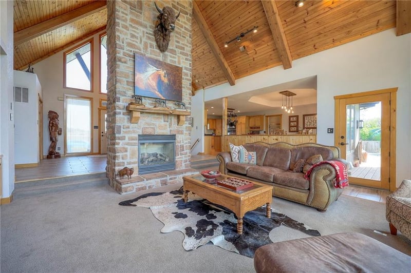 7325 93rd St, Wakarusa, KS 66546