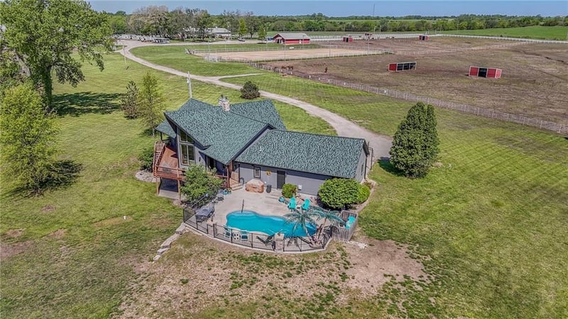 7325 93rd St, Wakarusa, KS 66546