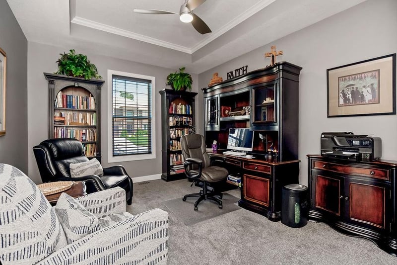 4220 SW Duck Pond Dr, Lee's Summit, MO 64082