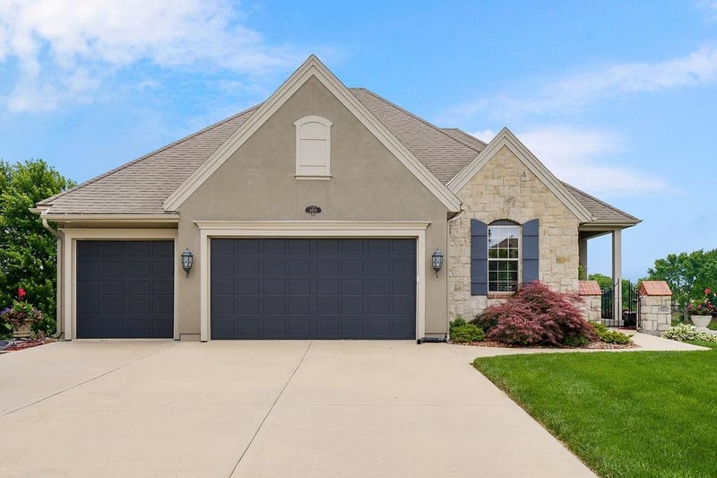 4220 SW Duck Pond Dr, Lee's Summit, MO 64082