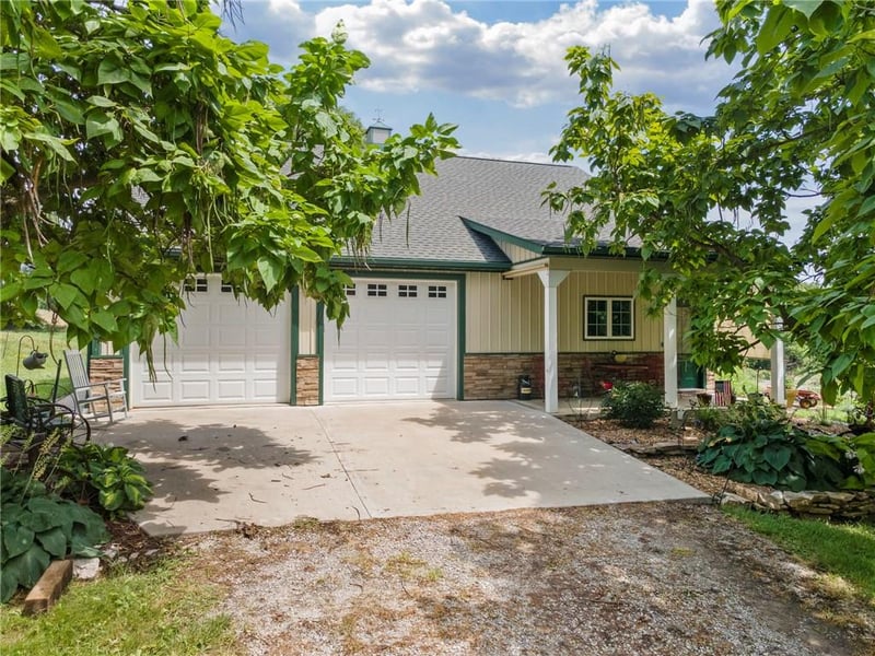 1010 Lakesite Rd, Maysville, MO 64469