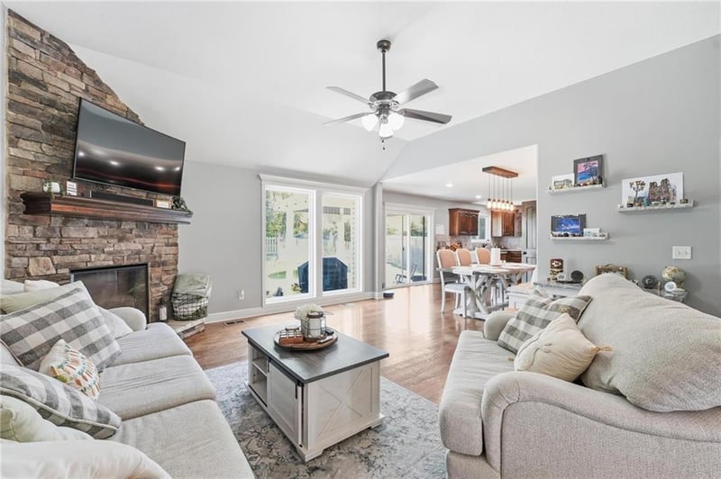 4010 Stacey Way Ct, St Joseph, MO 64505
