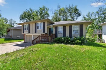 11612 Sycamore Dr, Kansas City, KS 64134