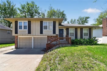 11612 Sycamore Dr, Kansas City, KS 64134