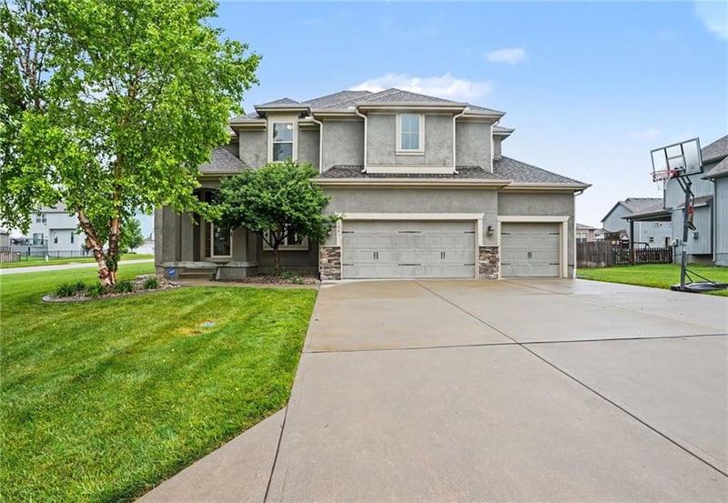 1001 Scarlet Ct, Blue Springs, MO 64014