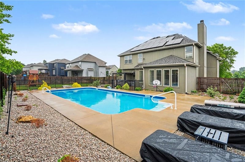 1001 Scarlet Ct, Blue Springs, MO 64014