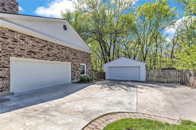 401 Smiley Rd, Liberty, MO 64068