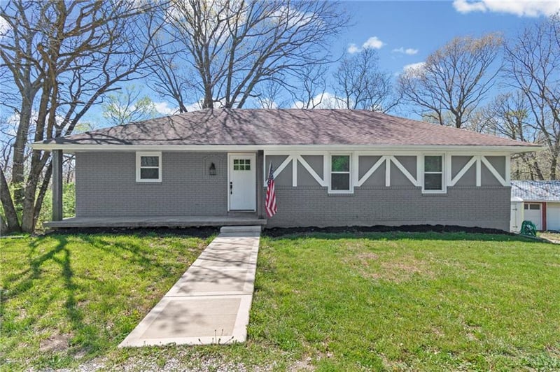 5977 208th St, Holt, MO 64048