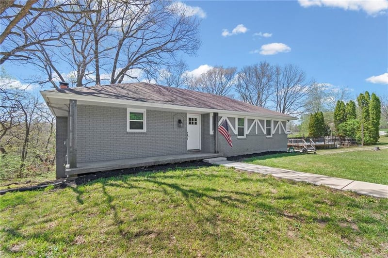 5977 208th St, Holt, MO 64048