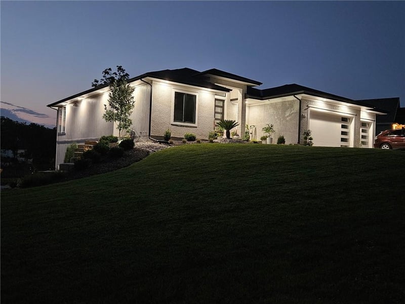 42 Bison Falls Cir, Lake Winnebago, MO 64034