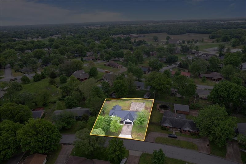 1120 30th Dr, Parsons, KS 67357
