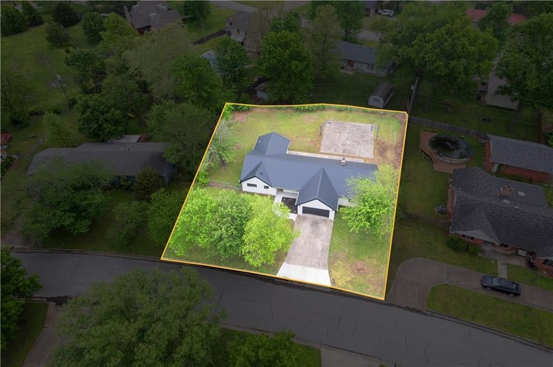 1120 30th Dr, Parsons, KS 67357