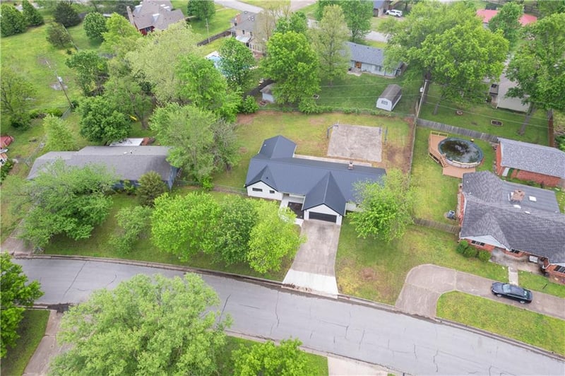 1120 30th Dr, Parsons, KS 67357