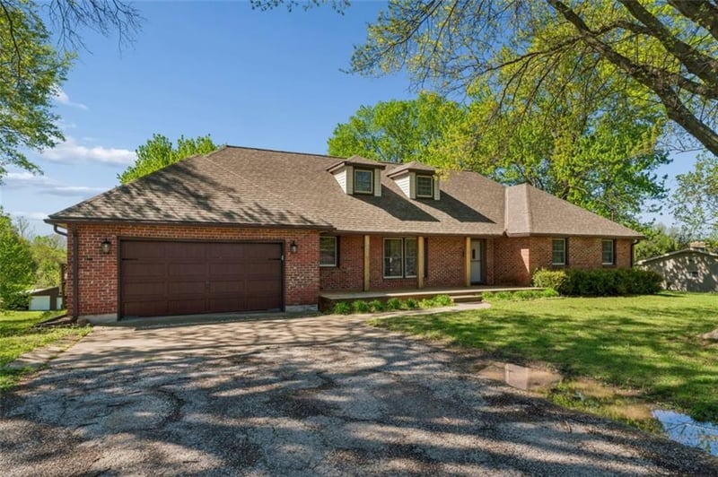18611 E Salisbury Rd, Independence, MO 64056