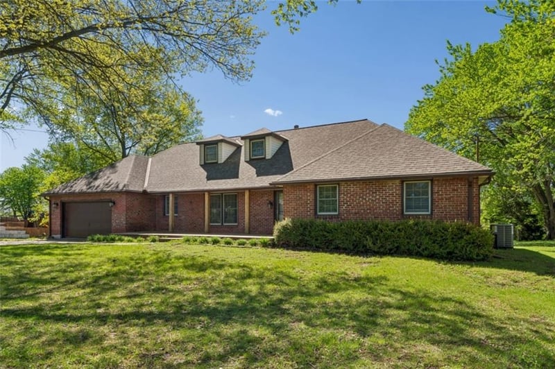 18611 E Salisbury Rd, Independence, MO 64056