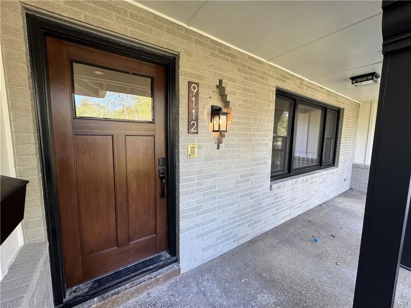 9112 Reeds Dr, Overland Park, KS 66207