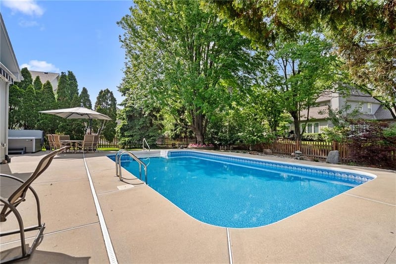 9308 150th Ter, Overland Park, KS 66221