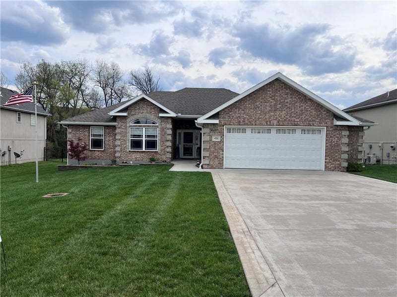 452 Ash Ct, Warrensburg, MO 64093
