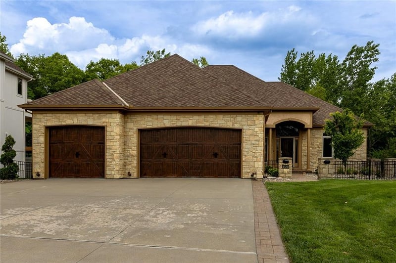 4530 Verona Dr, Riverside, MO 64150