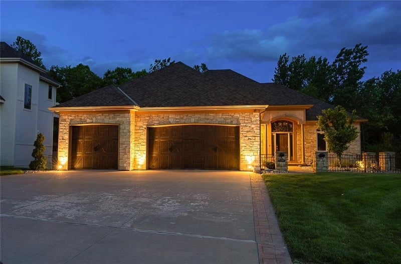 4530 Verona Dr, Riverside, MO 64150