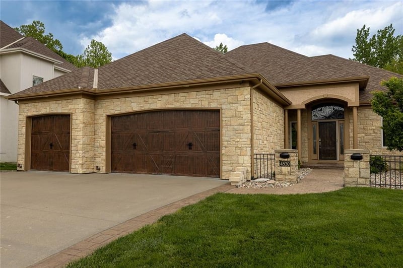 4530 Verona Dr, Riverside, MO 64150