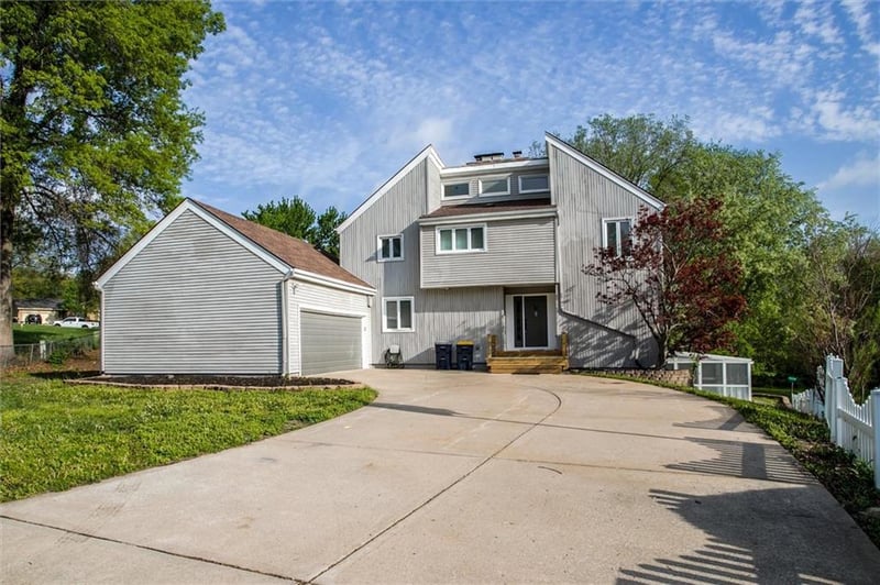 1120 97th Pl, Kansas City, MO 64155