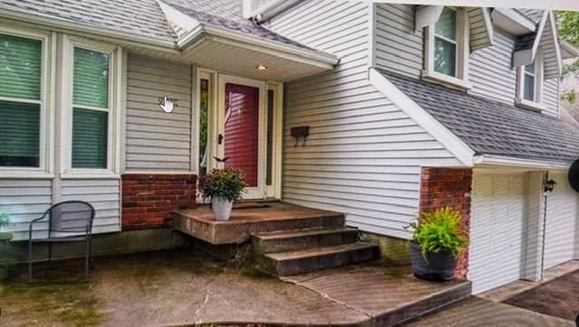 9823 Melrose St, Overland Park, KS 66214