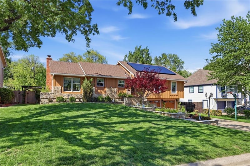 10706 W 70th Ter, Shawnee, KS 66203