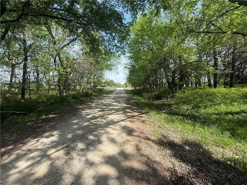 17 Black Oak Dr, Linn Valley, KS 66040