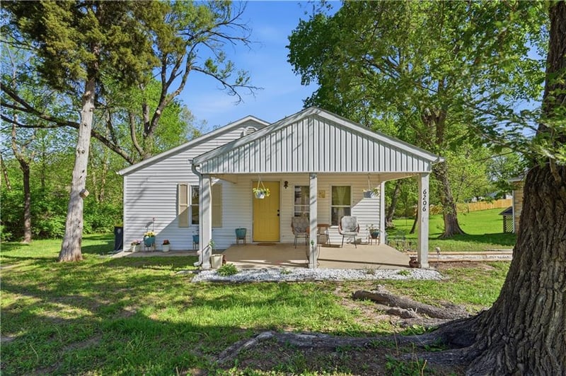 6206 NE 54th St, Kansas City, MO 64119