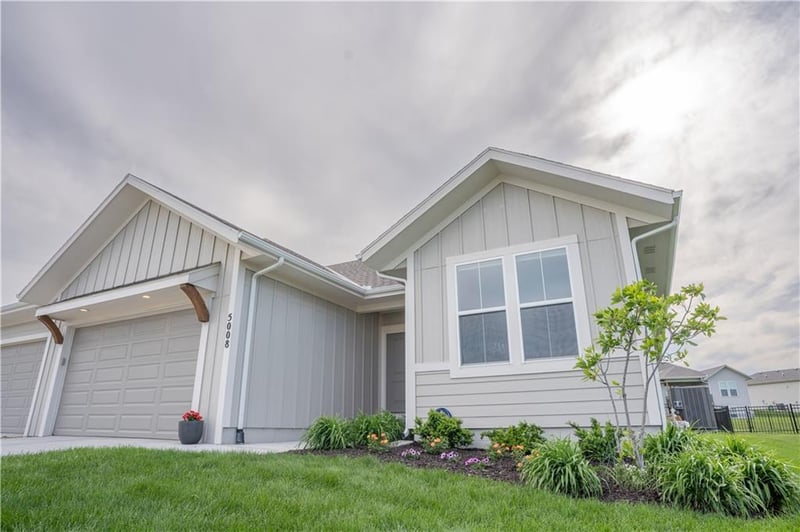 5008 145th St, Basehor, KS 66007
