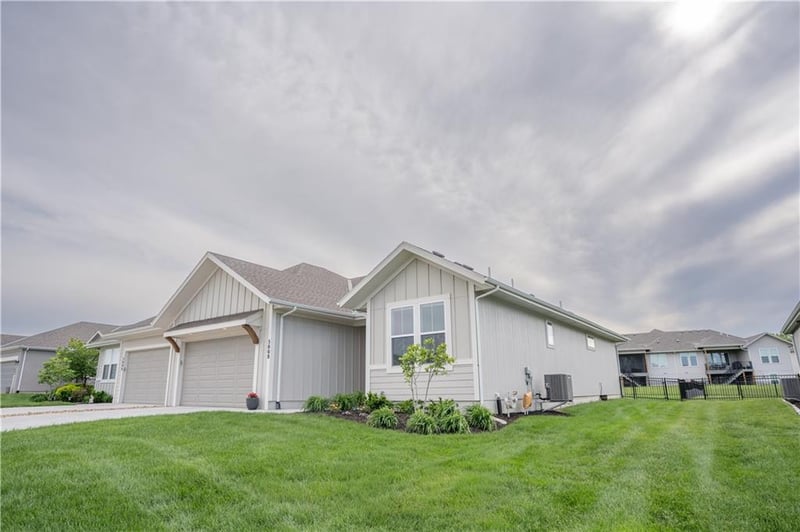 5008 145th St, Basehor, KS 66007