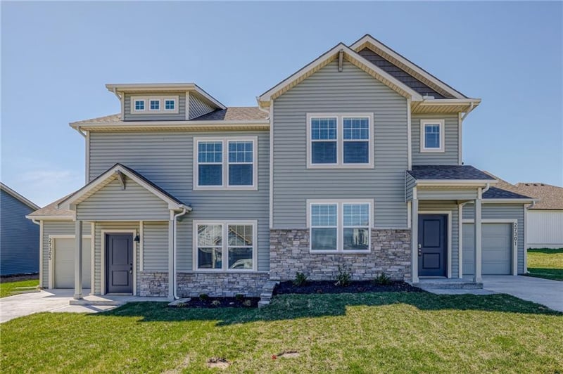 12404 Acacia Dr, Lee's Summit, MO 64086