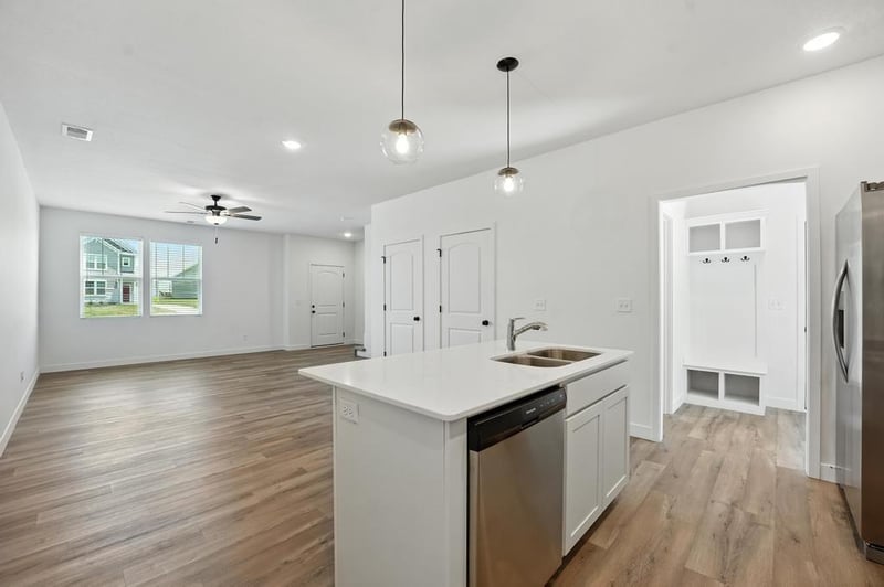 12404 Acacia Dr, Lee's Summit, MO 64086