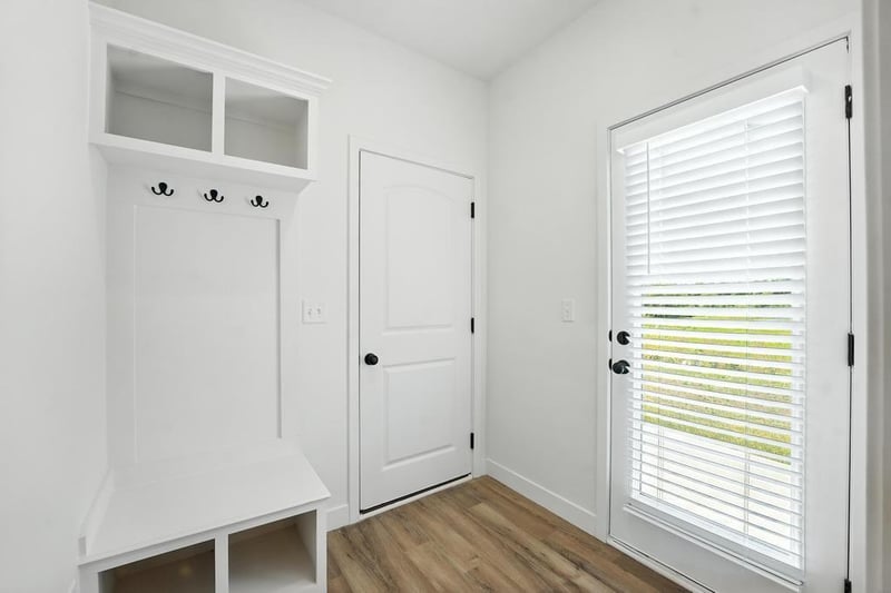 12404 Acacia Dr, Lee's Summit, MO 64086