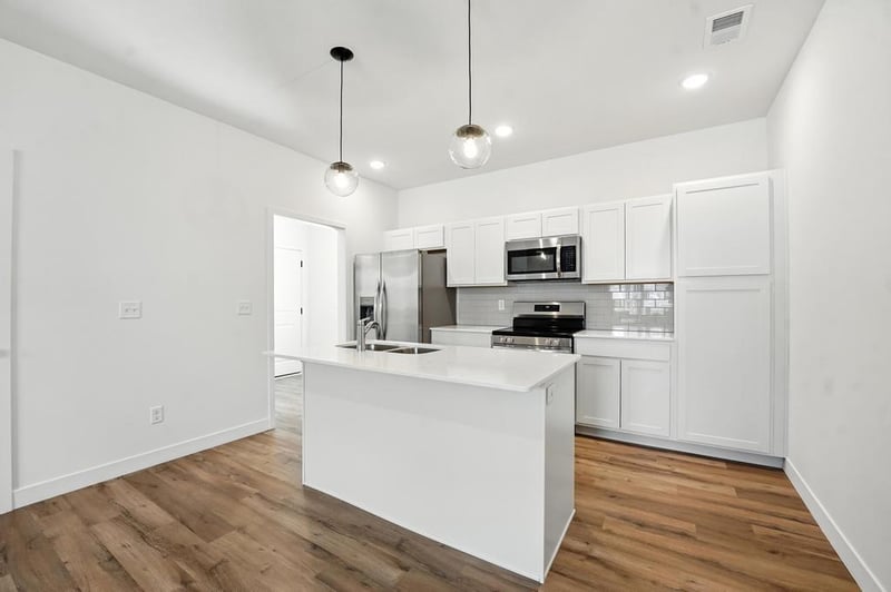 12404 Acacia Dr, Lee's Summit, MO 64086