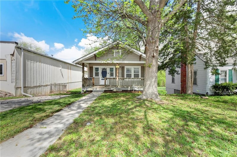 526 Oak St, Leavenworth, KS 66048