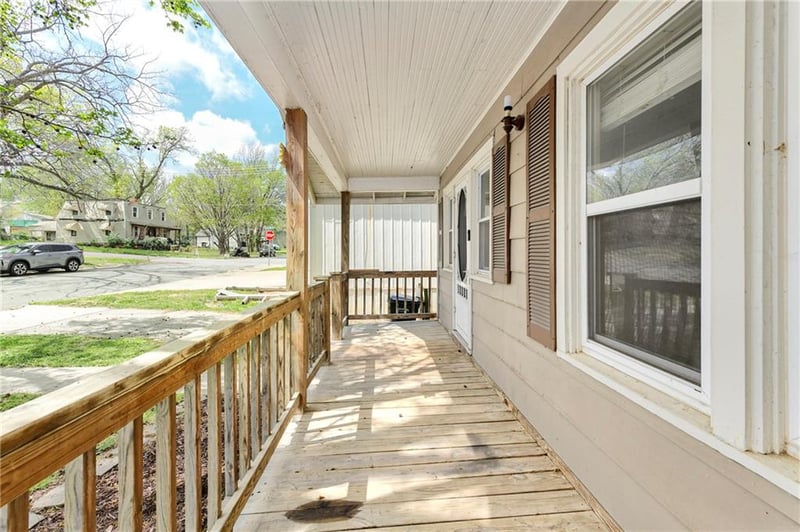 526 Oak St, Leavenworth, KS 66048