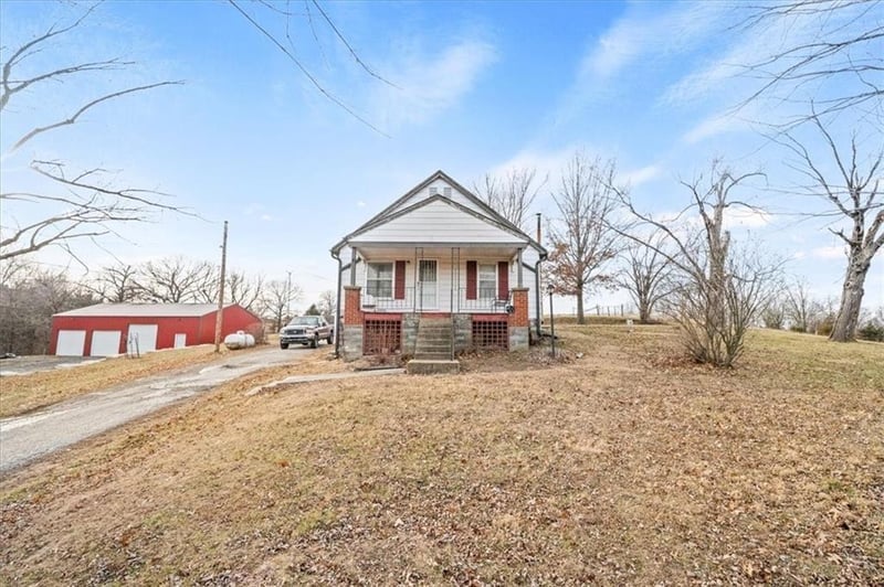 100 94th St, Edwardsville, KS 66111